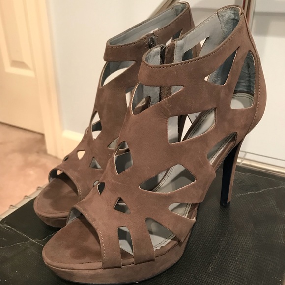 Pour La Victoire Gray Lattice Heels - Picture 3 of 4